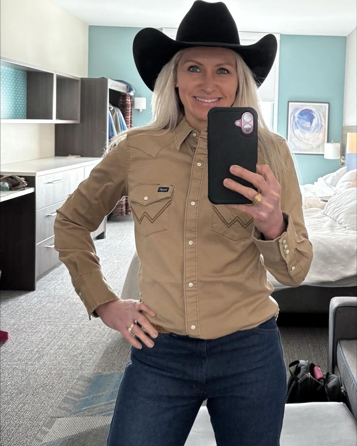 files/Time_to_rodeo_Love_the_retro_cowgirl_look.jpg